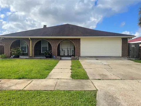 2248 Stall Dr, Harvey, LA 70058
