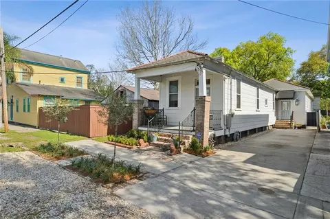 8227 Burthe St, New Orleans, LA 70118