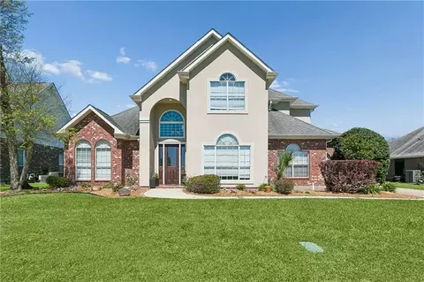 209 Poinsettia Dr, Belle Chasse, LA 70037
