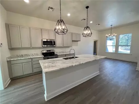Kitchen - 69206 4th Ave, Covington, LA 70433 photo 1 of 2