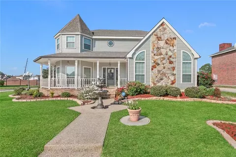 3924 Lake Arrowhead Dr, Harvey, LA 70058