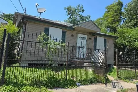 1436 Strand Ct, New Orleans, LA 70117