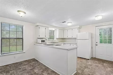 Kitchen - 11061 E Nickens Rd, Hammond, LA 70403 photo 1 of 2