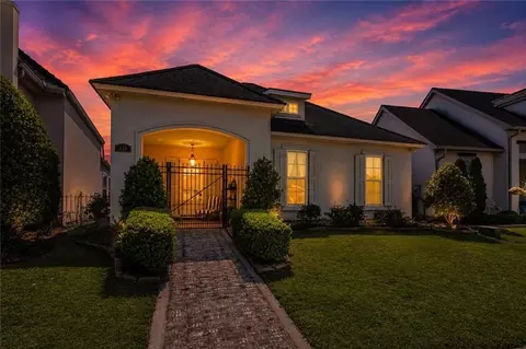 725 S Corniche Du Lac St, Covington, LA 70433