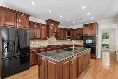 Kitchen - 71466 Parc Wood Dr, Covington, LA 70433 photo 1 of 3