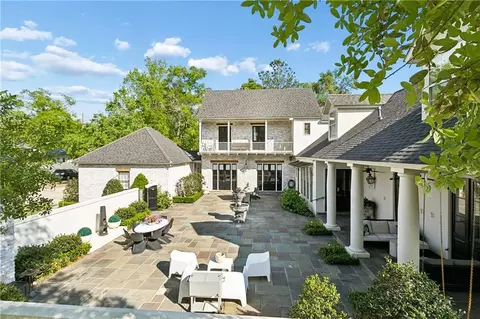 1322 S Jahncke Ave, Covington, LA 70433