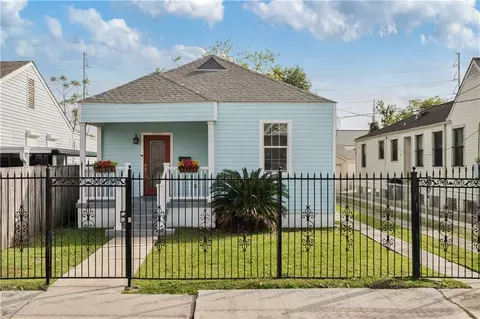 8227 Oleander St, New Orleans, LA 70118