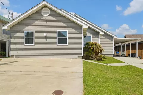 4886 Fran Ln, Barataria, LA 70036