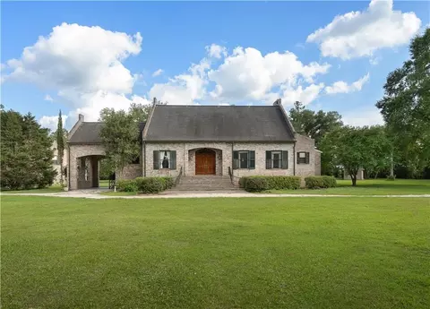 22450 Elderberry Ln, Bush, LA 70431