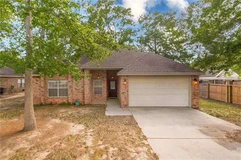 4 Maroon Dr, Picayune, MS 39466