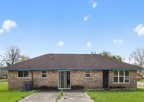 6127 Glen Oaks Dr, Baton Rouge, LA 70811