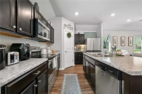 Kitchen - 18397 Fox Hollow Loop, Hammond, LA 70401 photo 2 of 2