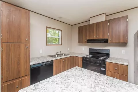 Kitchen - 17063 E Park Ave, Hammond, LA 70403 photo 1 of 3