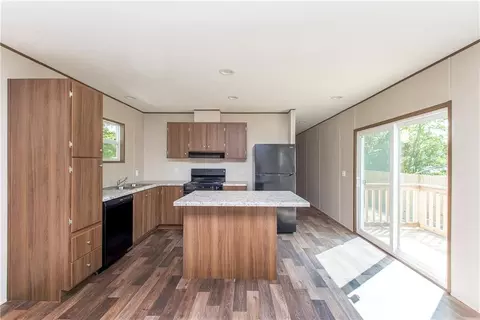 Kitchen - 17063 E Park Ave, Hammond, LA 70403 photo 3 of 3