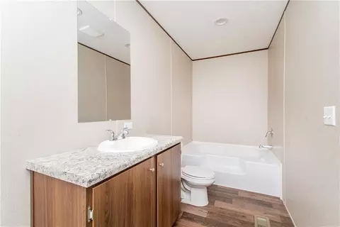 Bath - 17063 E Park Ave, Hammond, LA 70403 photo 2 of 3