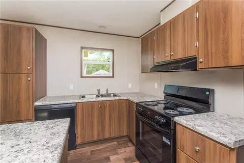 Kitchen - 17063 E Park Ave, Hammond, LA 70403 photo 2 of 3