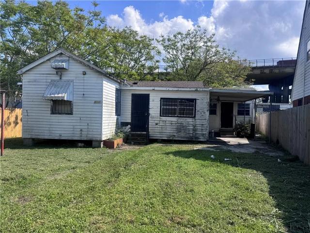 5886 Old Gentilly Rd, New Orleans, LA 70126