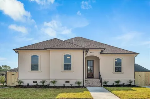 4611 Charlmark Dr, New Orleans, LA 70127