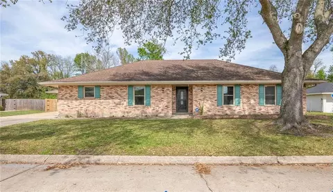 128 Belle Grove Dr, Laplace, LA 70068