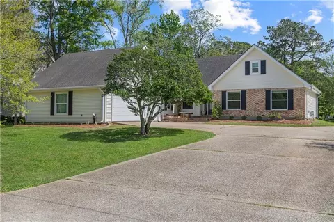 10 Laurelwood Dr, Covington, LA 70433