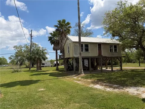 2043 Bayou Dularge Rd, Theriot, LA 70397