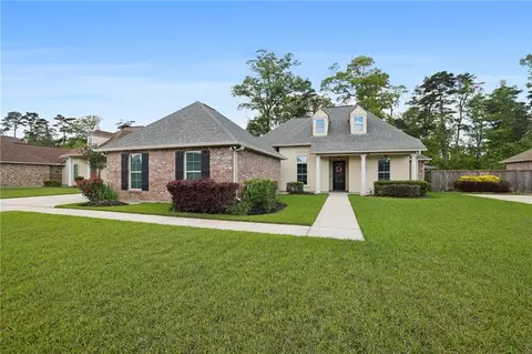 8929 Greenleaves Dr, Denham Springs, LA 70726