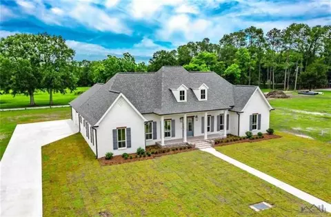 168 Rue Christe St, Thibodaux, LA 70301