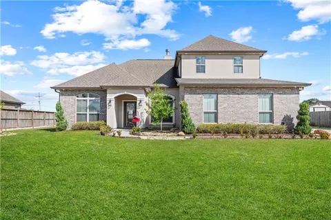 9517 Sugar Maple Ln, Waggaman, LA 70094