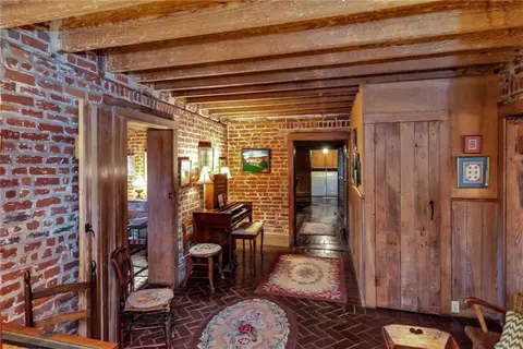 Entry Way - 305 S Broadway St, Natchez, MS 39120 photo 6 of 6