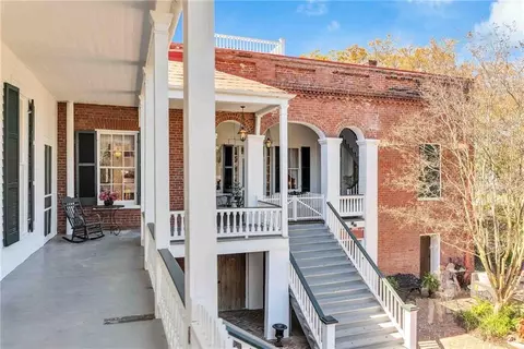 Exterior - 305 S Broadway St, Natchez, MS 39120 photo 15 of 19