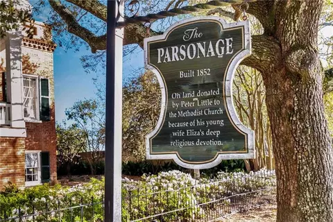 Exterior - 305 S Broadway St, Natchez, MS 39120 photo 8 of 19