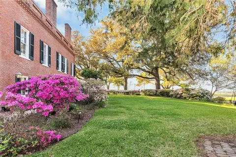 Exterior - 305 S Broadway St, Natchez, MS 39120 photo 19 of 19