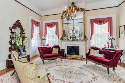 Living - 305 S Broadway St, Natchez, MS 39120 photo 6 of 7