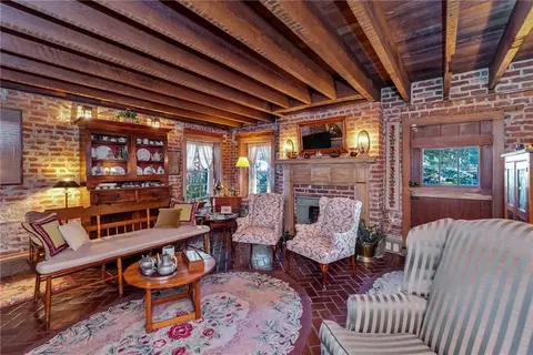 Living - 305 S Broadway St, Natchez, MS 39120 photo 7 of 7