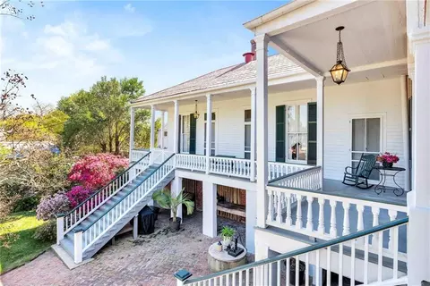 Exterior - 305 S Broadway St, Natchez, MS 39120 photo 14 of 19