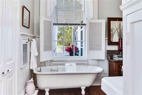 Bath - 305 S Broadway St, Natchez, MS 39120 photo 1 of 3