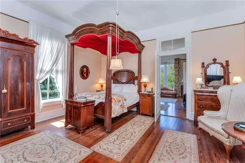 Bedroom - 305 S Broadway St, Natchez, MS 39120 photo 8 of 11