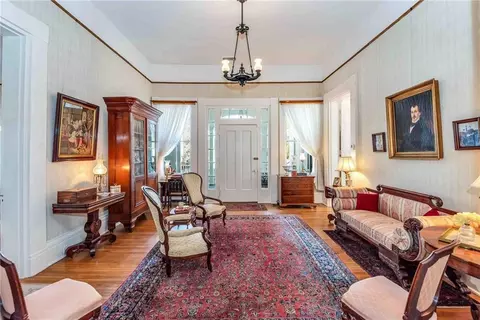 Living - 305 S Broadway St, Natchez, MS 39120 photo 3 of 7