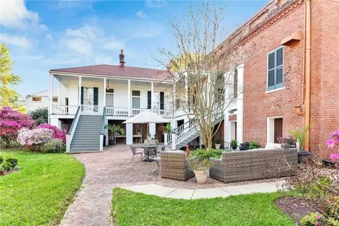 Exterior - 305 S Broadway St, Natchez, MS 39120 photo 18 of 19