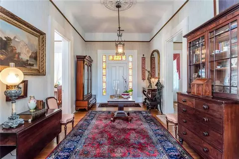 Entry Way - 305 S Broadway St, Natchez, MS 39120 photo 2 of 6