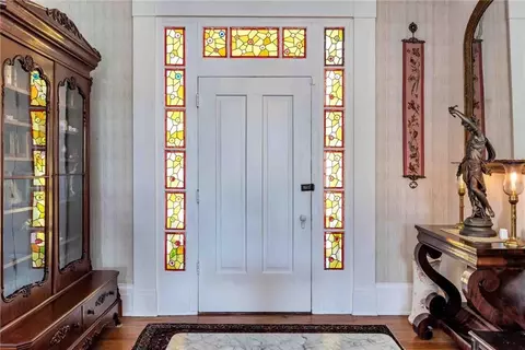 Entry Way - 305 S Broadway St, Natchez, MS 39120 photo 3 of 6
