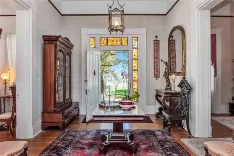 Entry Way - 305 S Broadway St, Natchez, MS 39120 photo 1 of 6