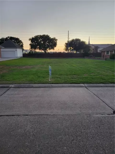 Lake Arrowhead Drive, Harvey, LA 70058