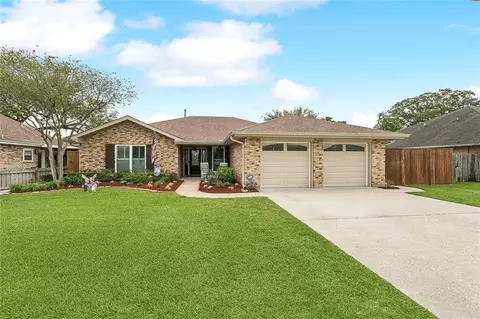 406 Avenue A Ave, Belle Chasse, LA 70037