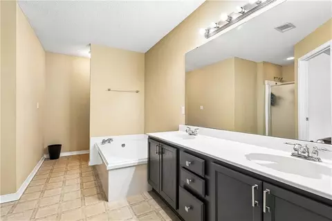 Bath - 1097 Clairise Ct, Slidell, LA 70461 photo 1 of 3
