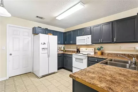 Kitchen - 1097 Clairise Ct, Slidell, LA 70461 photo 2 of 3