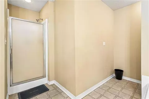 Bath - 1097 Clairise Ct, Slidell, LA 70461 photo 2 of 3