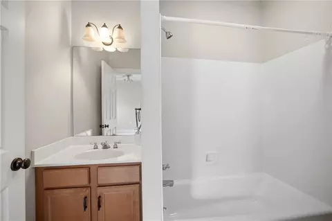 Bath - 19320 Riverview Ct #100, Covington, LA 70433 photo 3 of 5