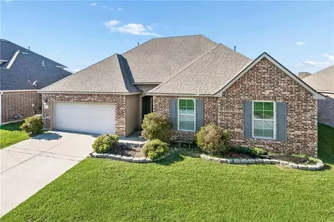 697 Lakeshore Village Dr, Slidell, LA 70461