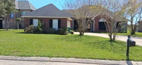 168 River Oaks Dr, Laplace, LA 70068